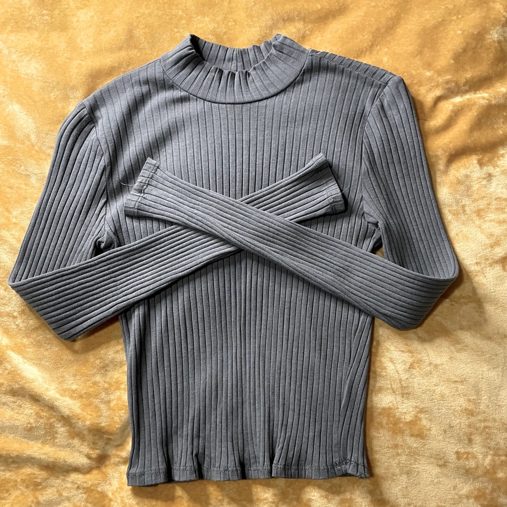 Olive green, cropped, ribbed, long sleeve shirt